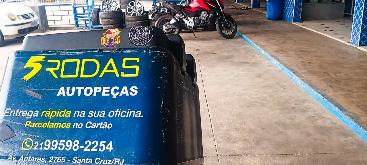 Baú de entrega rápida de autopeças da Cinco Rodas em Santa Cruz RJ